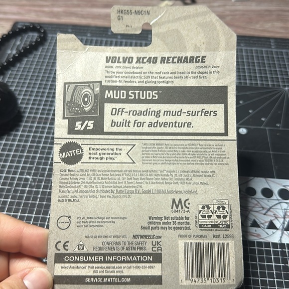 ❄️ NIP Hot Wheels Volvo XC Recharge - Picture 2 of 2